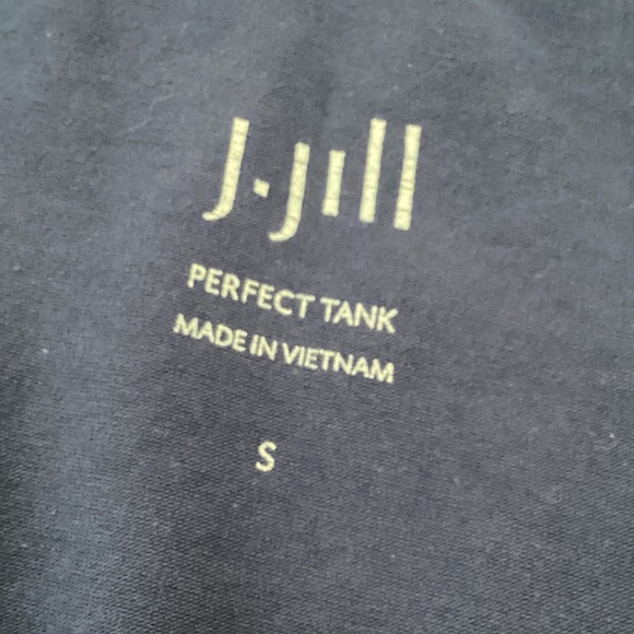 BUNDLE of 5 Tank Tops - Picture 9 of 13